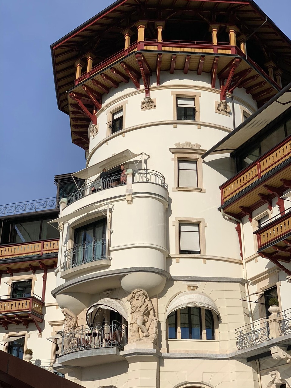 BRAINARTIST: Außenansicht der Salon-Suite des Dolder Grand Hotel in ZürichWir richteten für Kering Eyewear ein Sonnenbrillen-Event für die Top-Marken Dunhill und Chloe im Grand Hotel Dolder in Zürich
